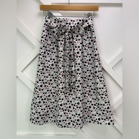 Porridge Anthropologie Graphic Getaway Face Print Midi Skirt Red Lips Size XS - Picture 2 of 10